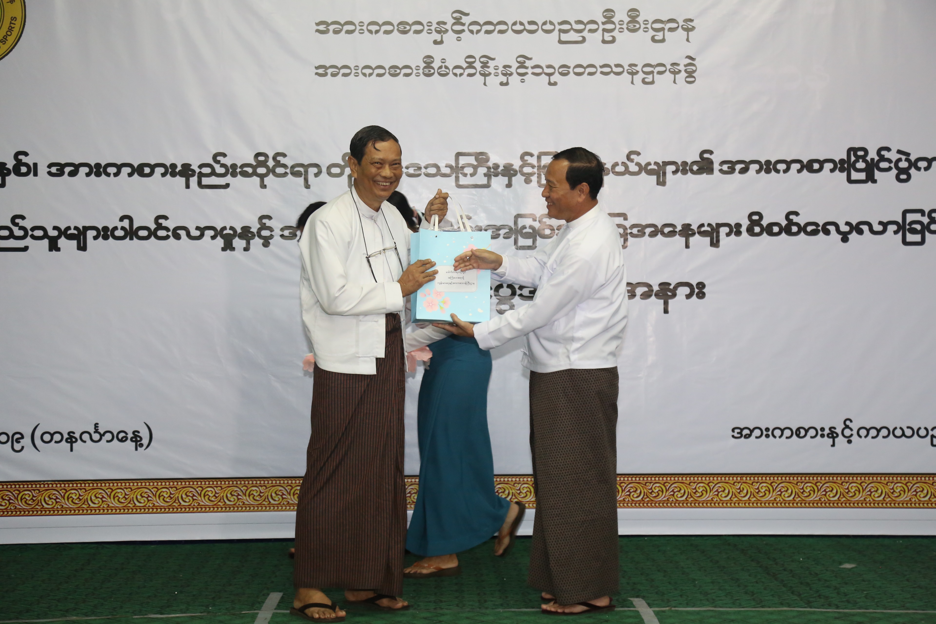 နတ္၄