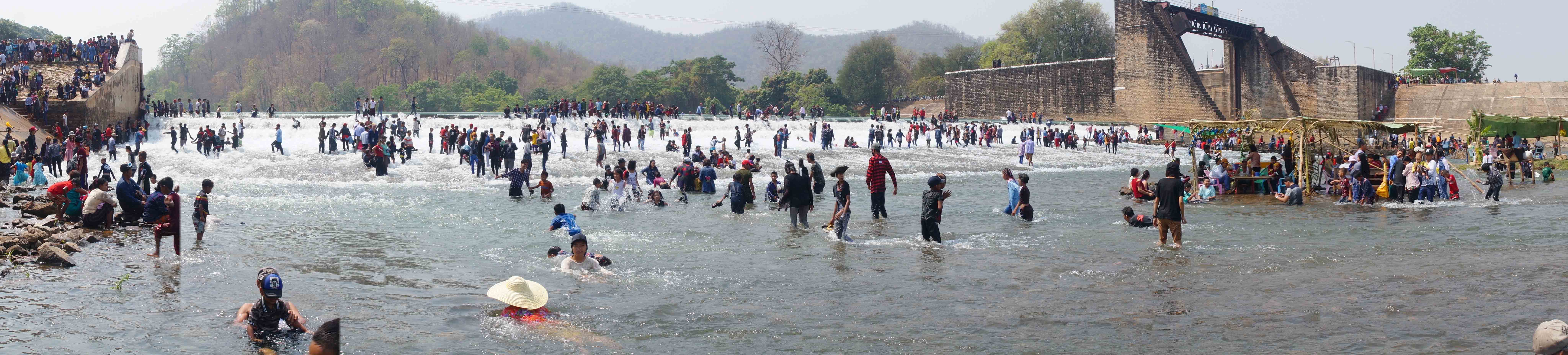 ေေ