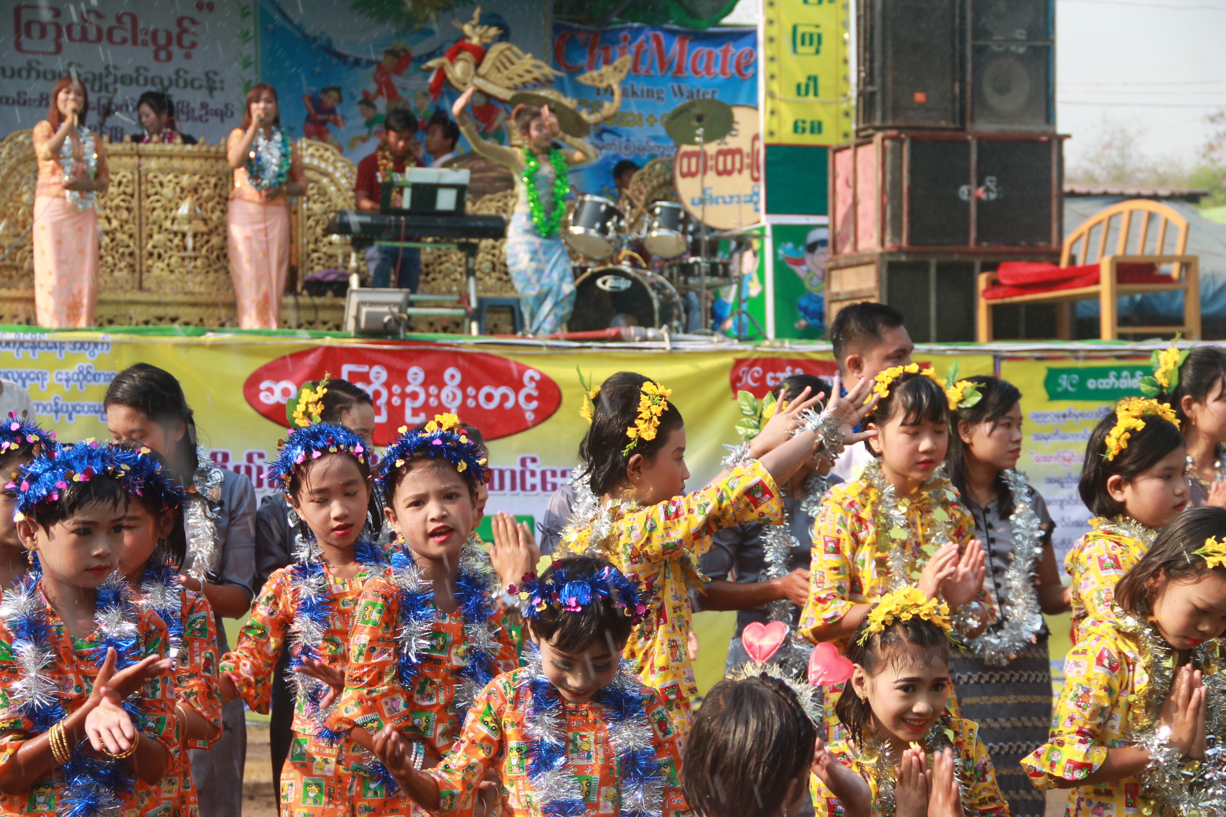 ေေ