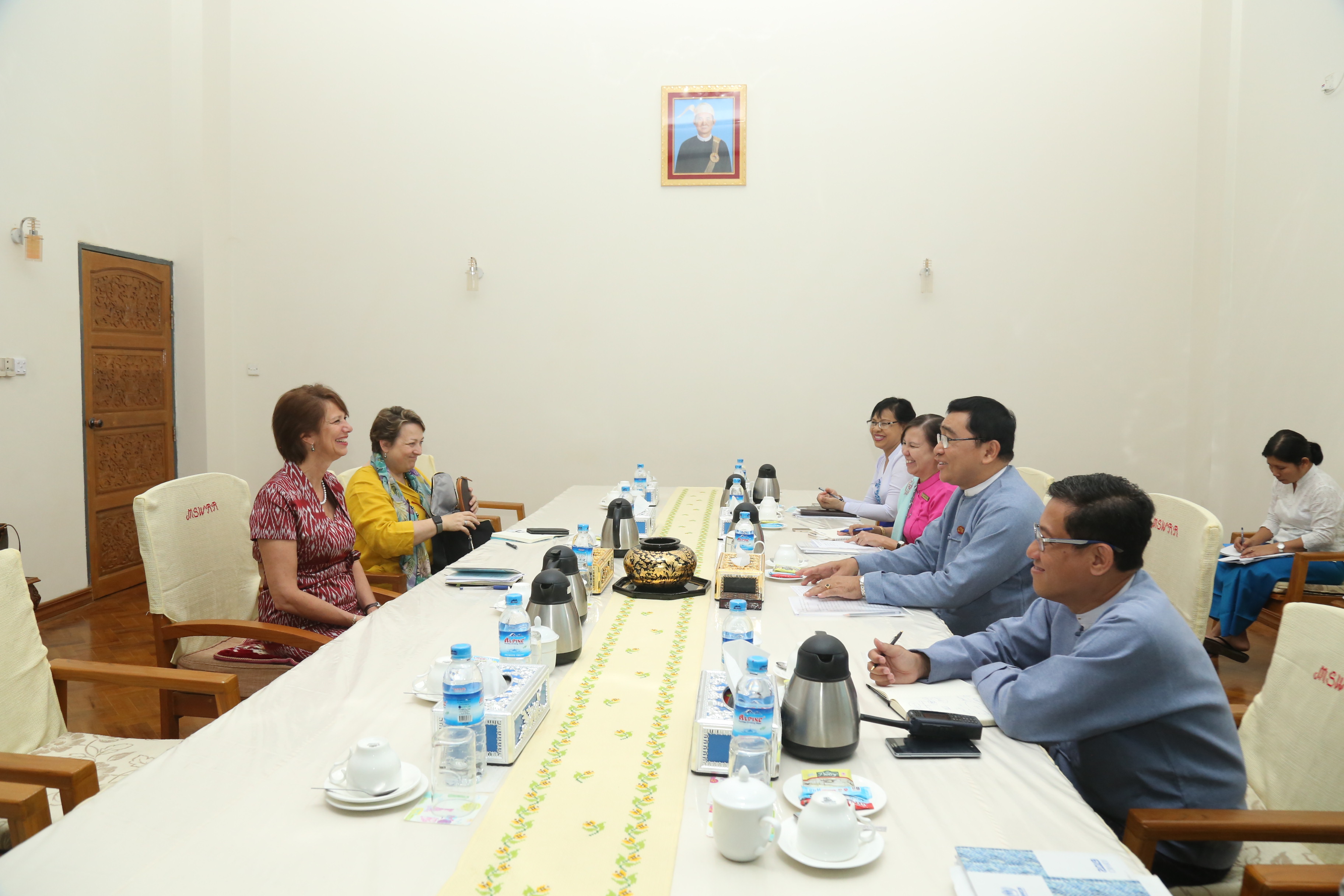 ေေ