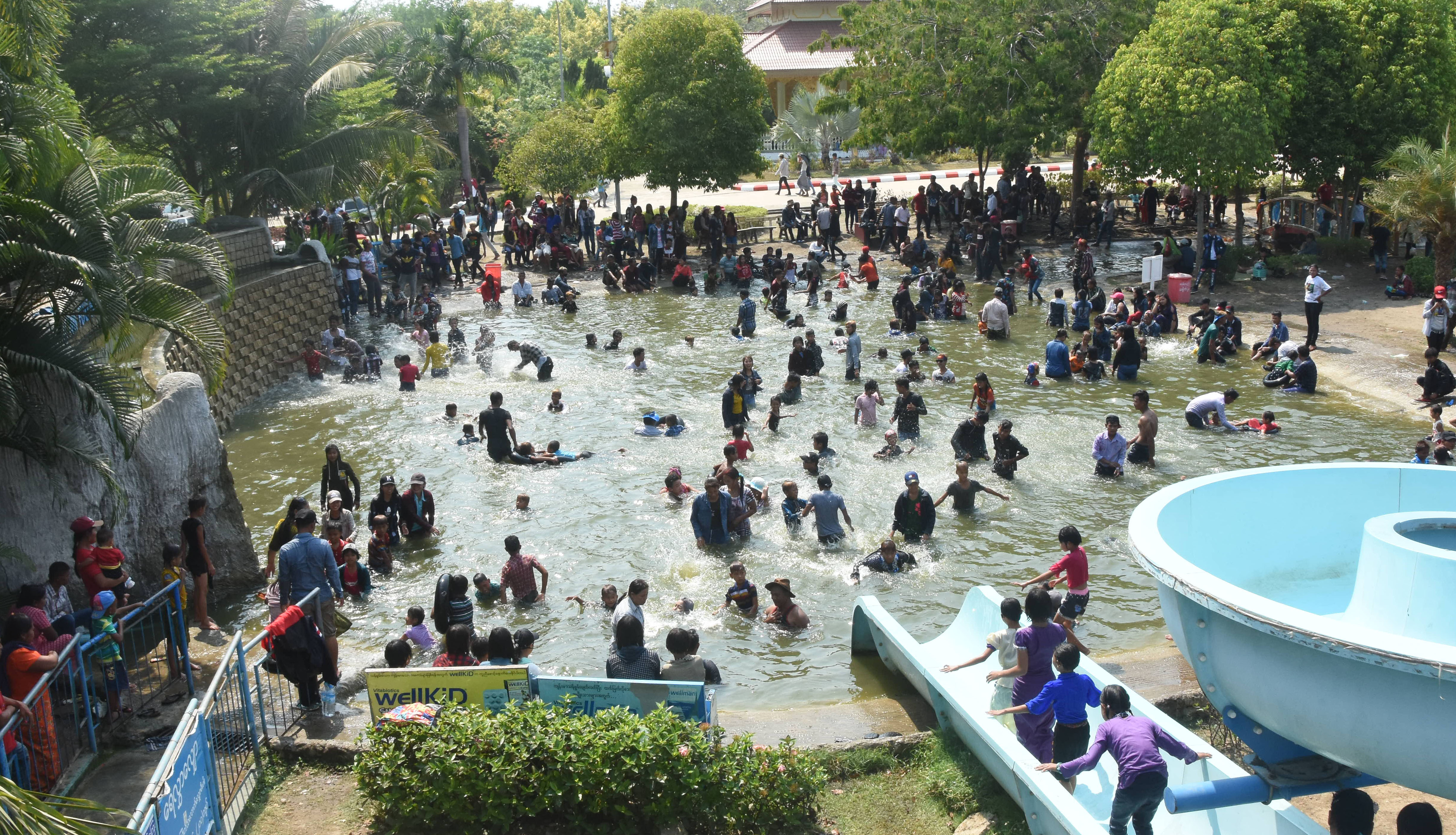 ိိ